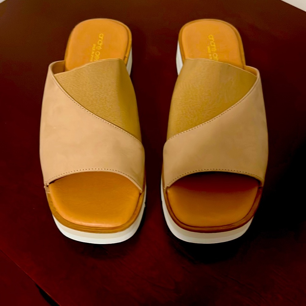 Andre Assous - stretch slide sandals - tan 10 M